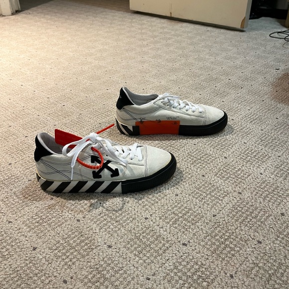 Off-White Vulcanized Low Top Sneakers. - Picture 6 of 11